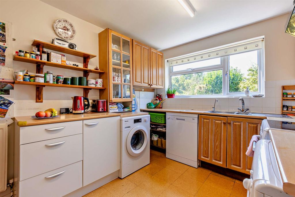 Property photo 3 of 21 Kitchen