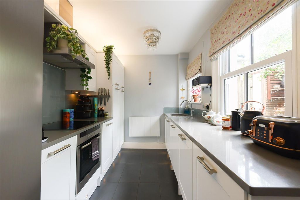 Property photo 3 of 24 Kitchen
