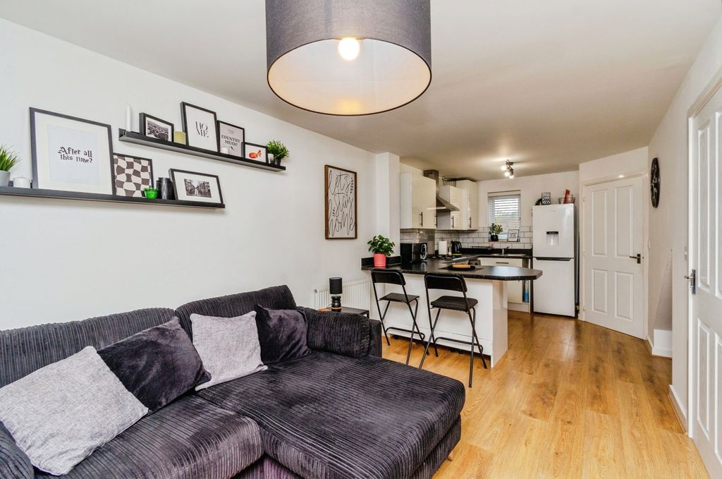 Property photo 3 of 17 Photo