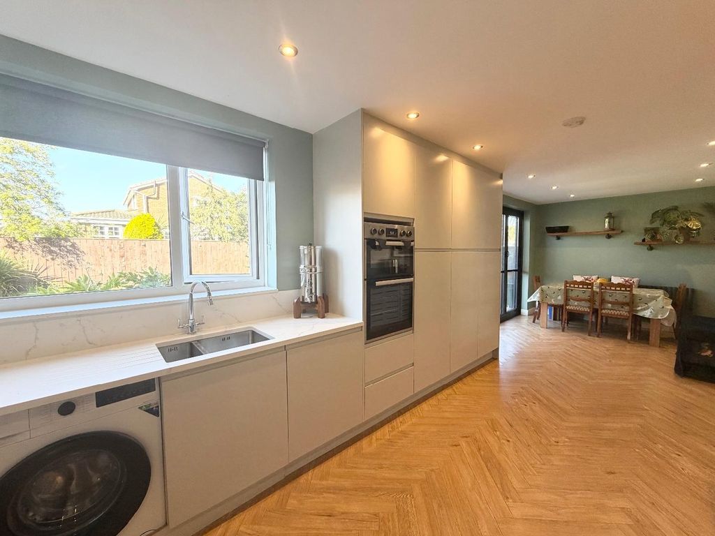 Property photo 3 of 23 Kitchen/Diner