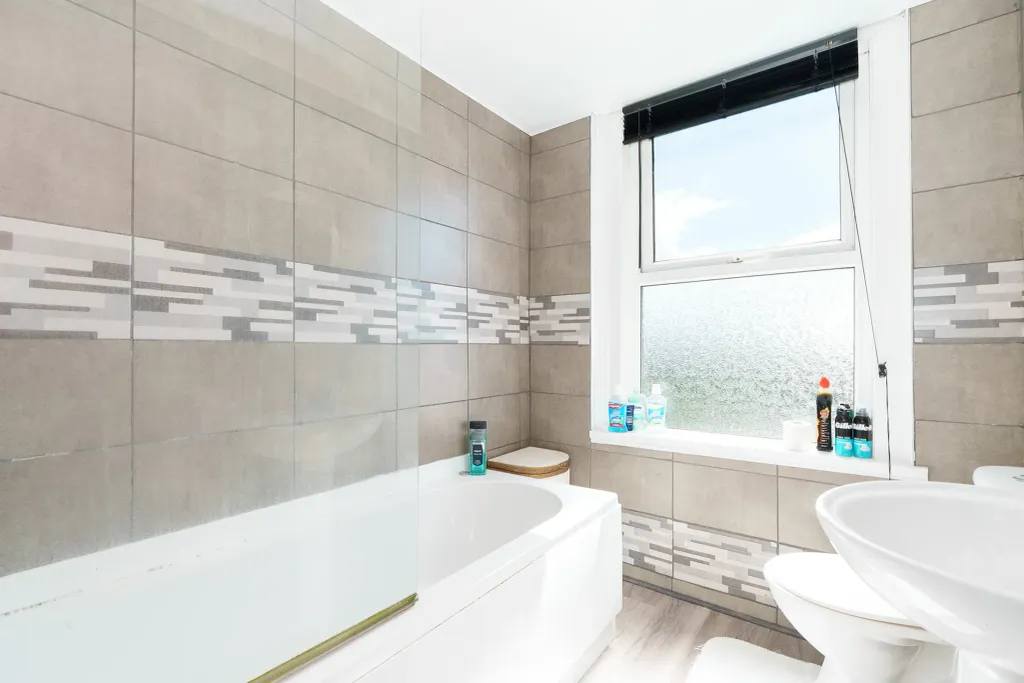 Additional image 12 of 3 bed flat for saleFlat 7, 1-2 Woodville Terrace, Douglas IM2