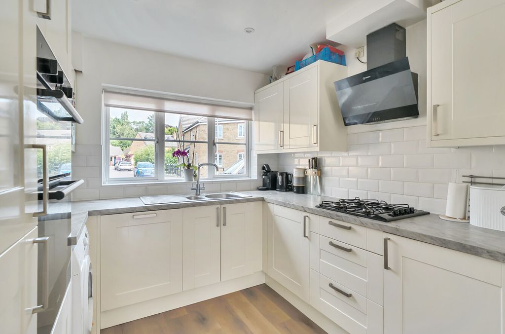 Property photo 3 of 26 1332815-22-689210...