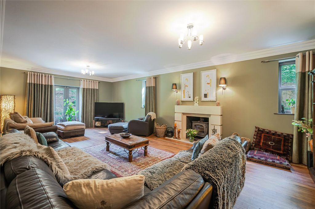 Property photo 2 of 24 Sitting Room