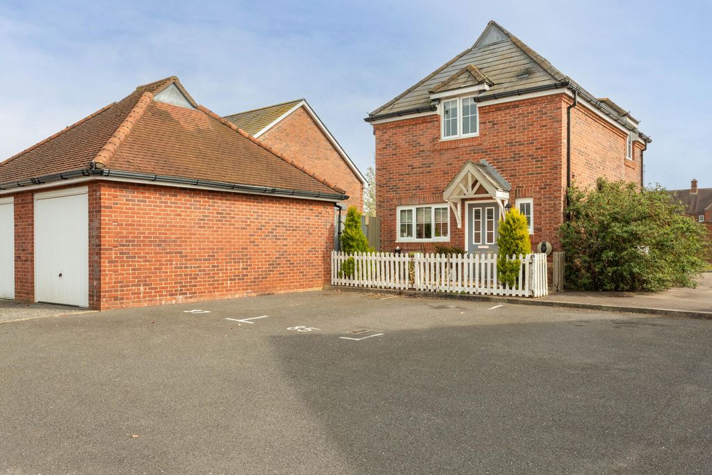 Property photo 1 of 17 Front (Exterior)