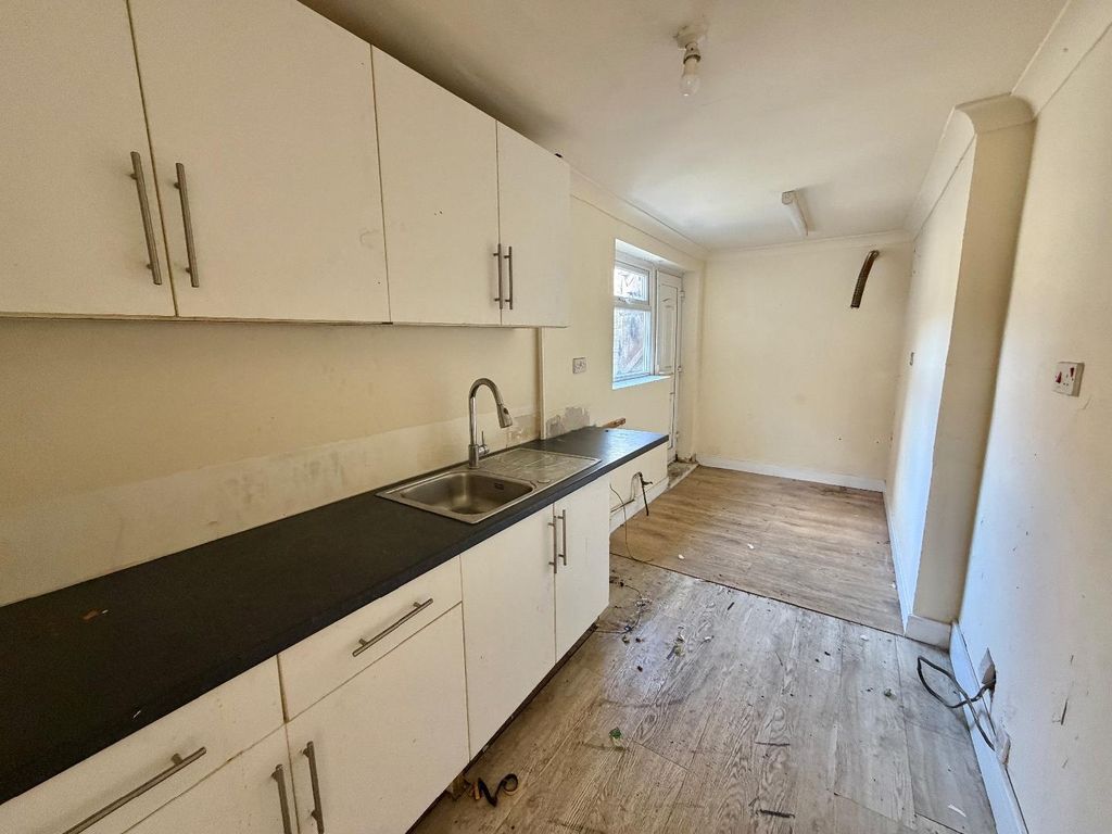 Property photo 3 of 8 Dining Kitchen