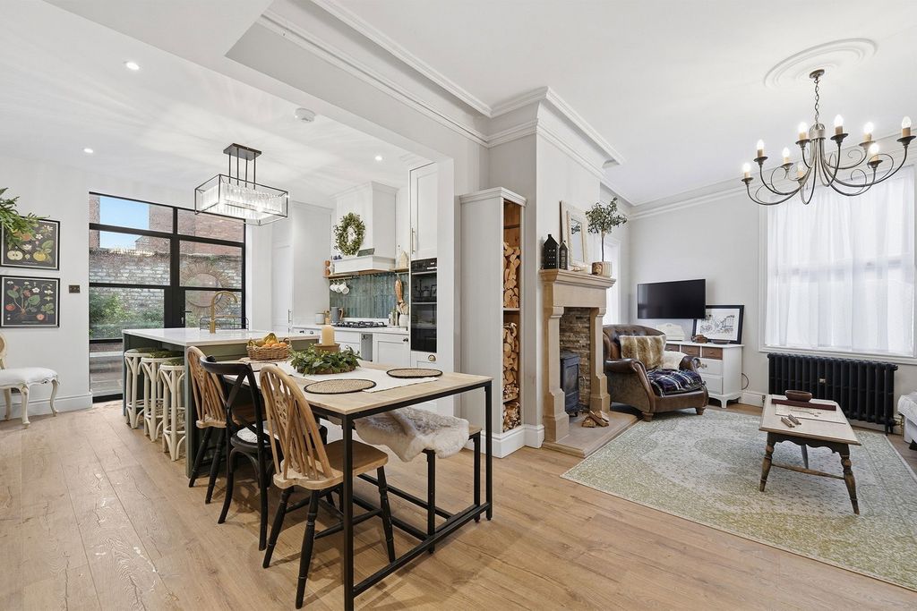 Property photo 3 of 40