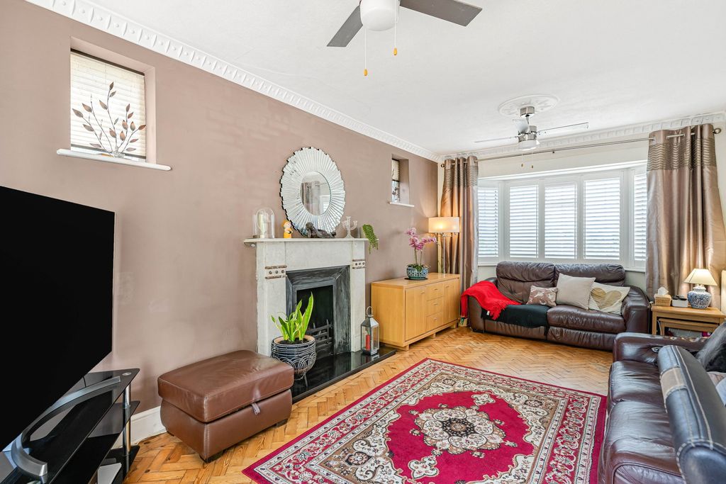 Property photo 3 of 19