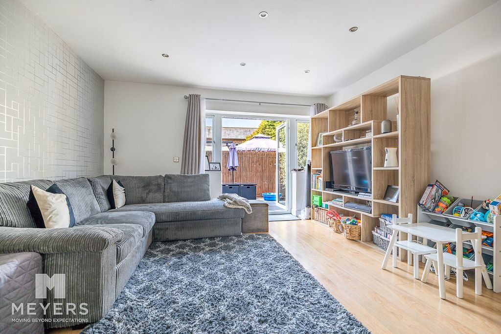 Property photo 2 of 10