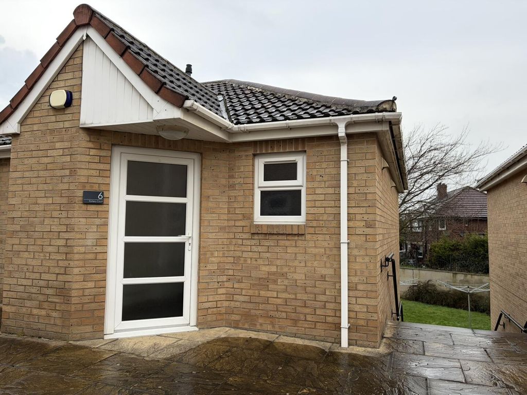 Property photo 1 of 6 Front (Exterior)