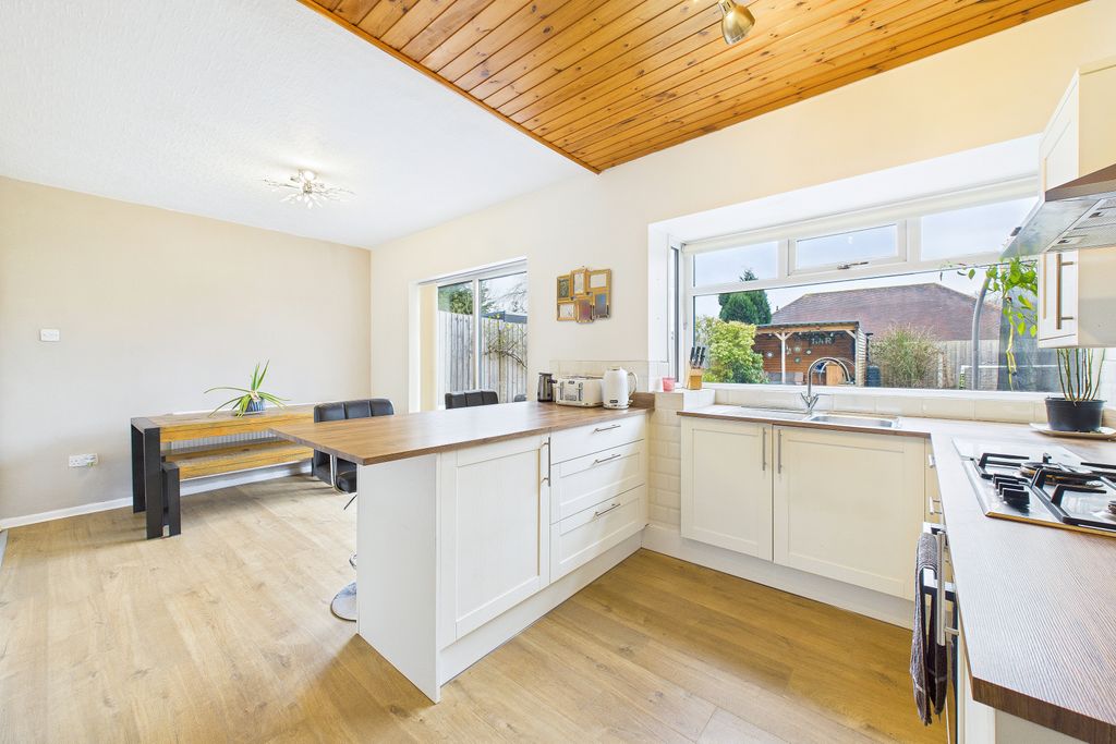 Property photo 2 of 12 Dining Kitchen