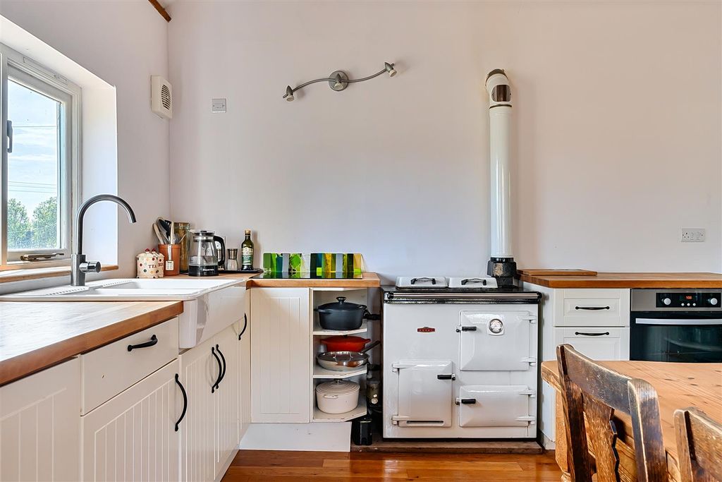 Property photo 3 of 19 3