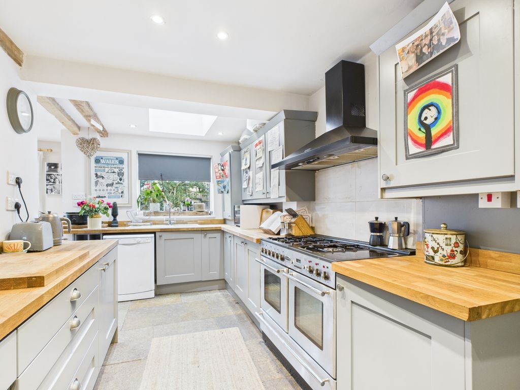 Property photo 2 of 15 Cam02313G0-Pr0102-Still012