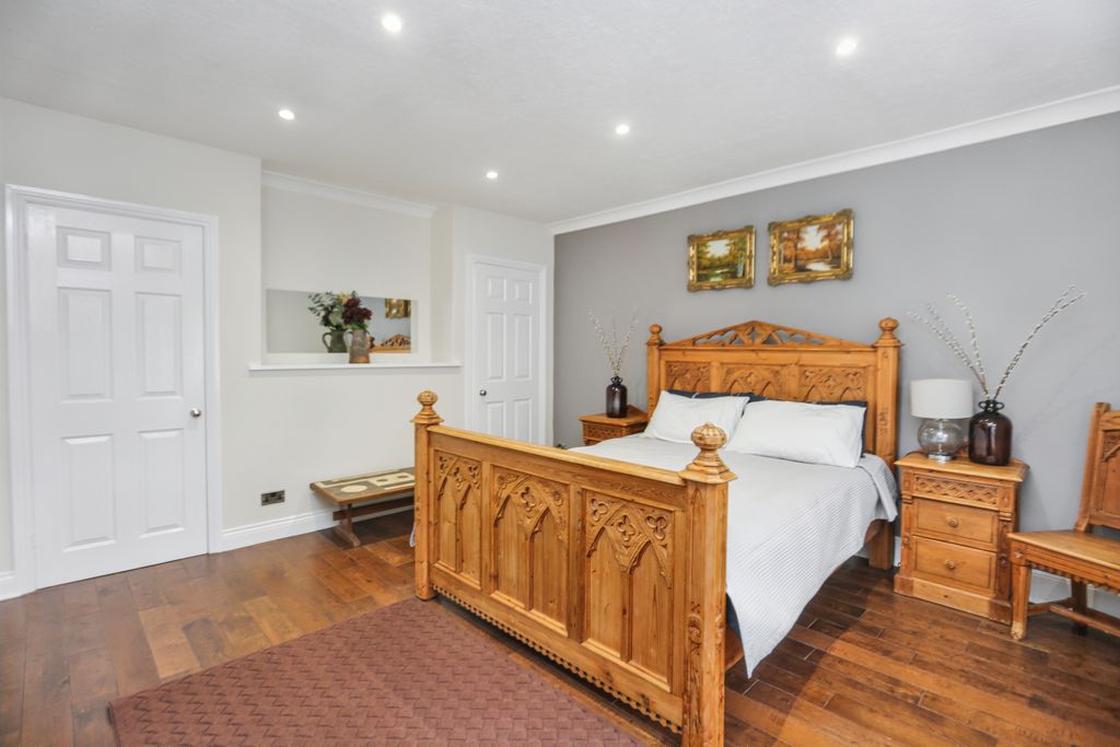 Property photo 2 of 15 Master