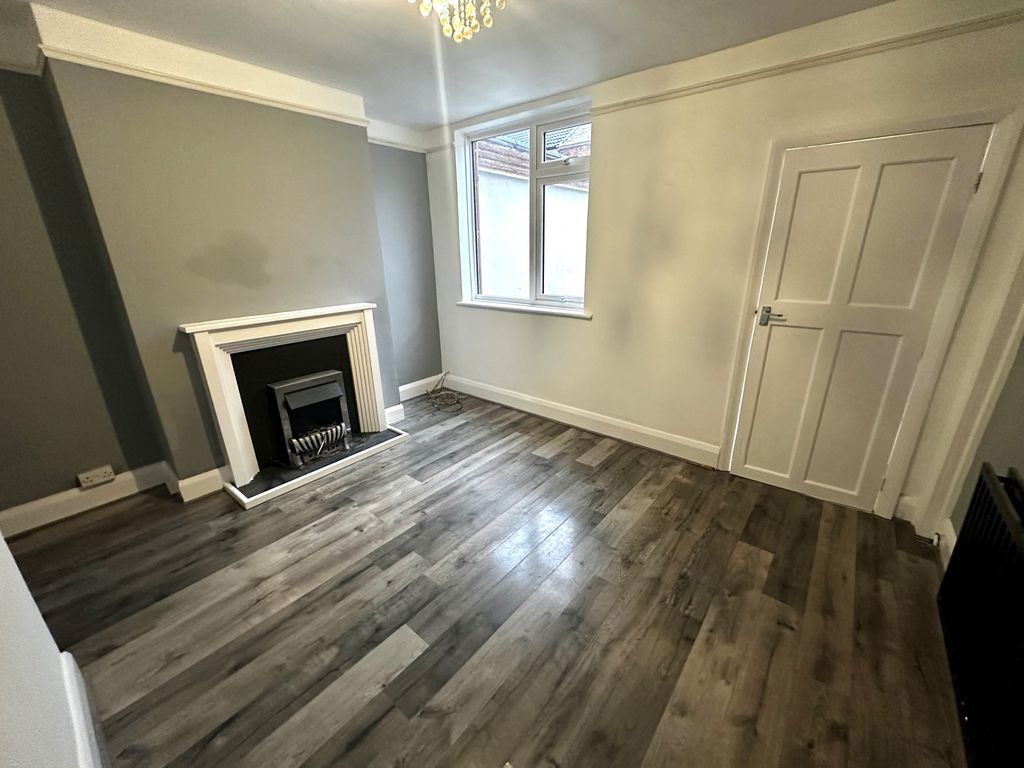 Property photo 3 of 11 Living Room