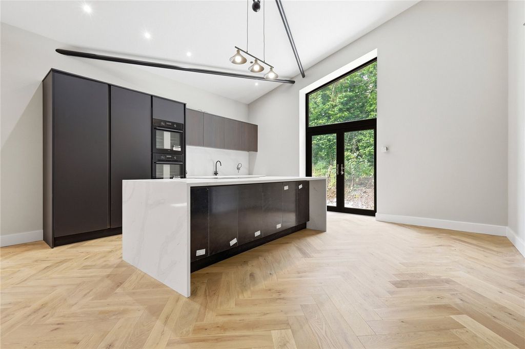 Property photo 3 of 13 Picture No. 02