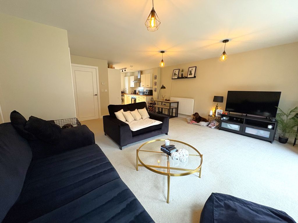 Property photo 3 of 11 Living Room