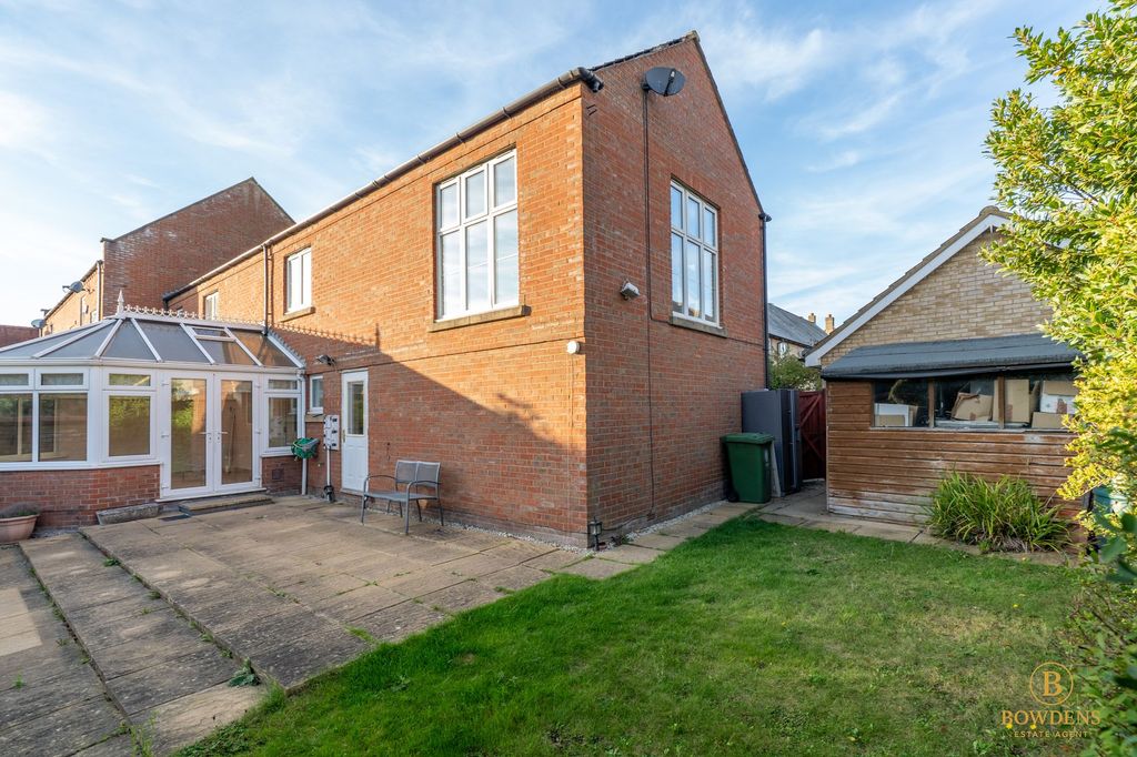 Property photo 1 of 28