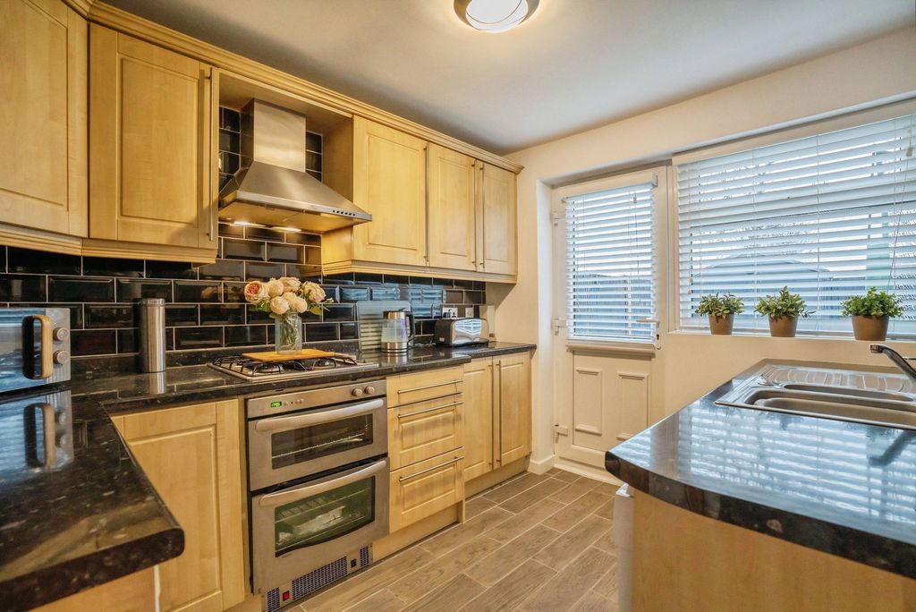 Property photo 1 of 26