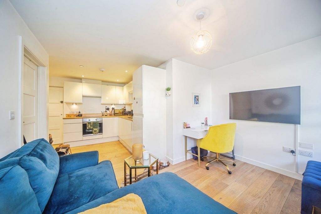 Property photo 3 of 12 Pbox-Img.Jpg