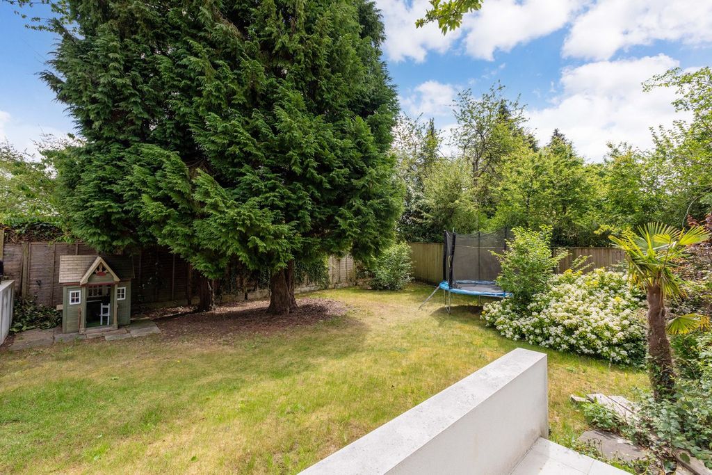 Property photo 2 of 20