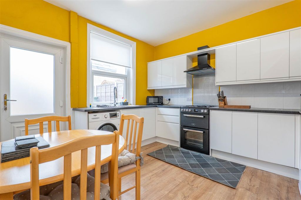Property photo 3 of 16 Kitchen/Diner
