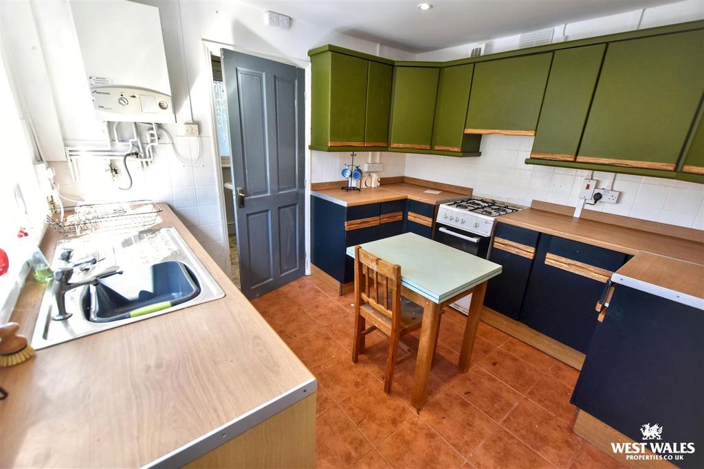 Property photo 3 of 16 4 (9).Jpg