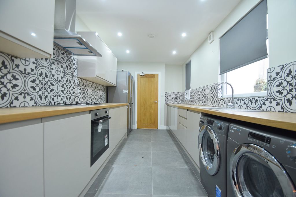 Property photo 2 of 20 Photo 5