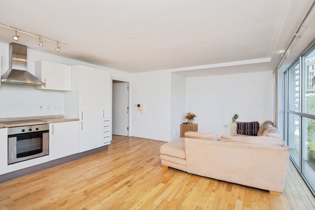 Property photo 3 of 17 Photo