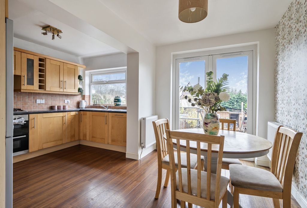 Property photo 3 of 21 Kitchen/Breakfast