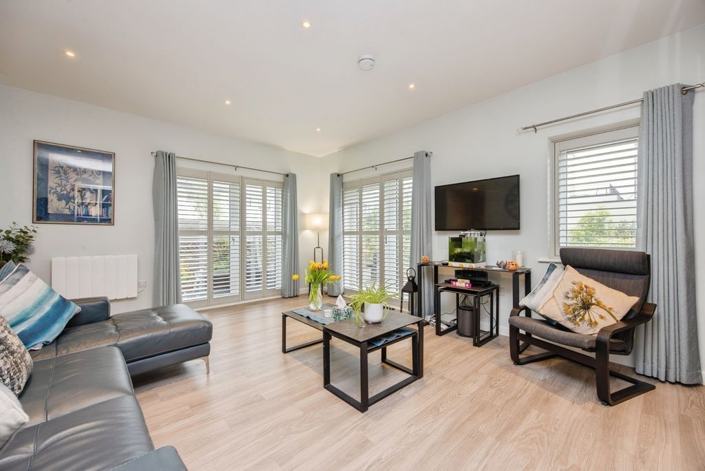 Property photo 2 of 20 Pbox-Img.Jpg