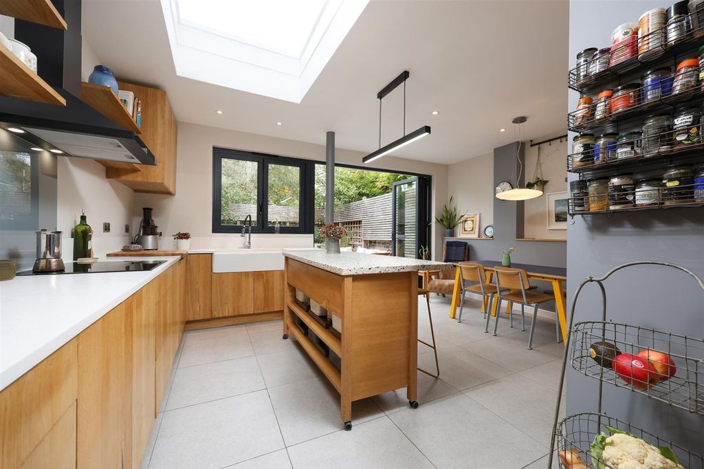 Property photo 2 of 29 =