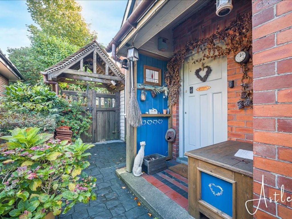 Property photo 2 of 32