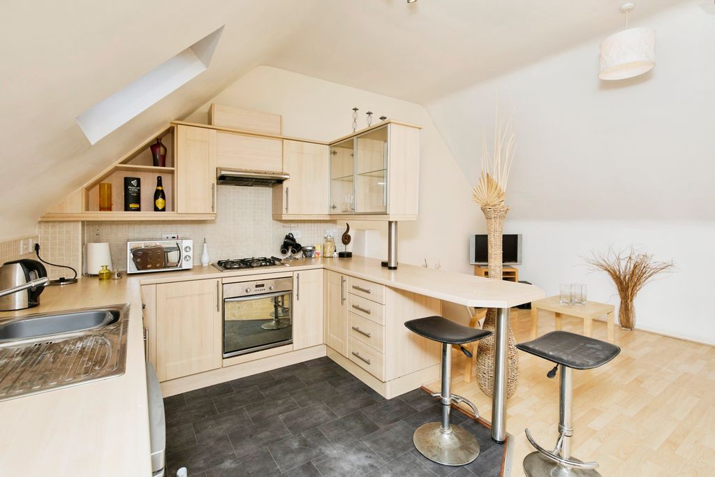 Property photo 2 of 8
