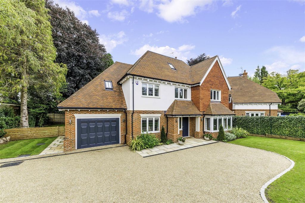 Property photo 2 of 41 Woodbury House-Externals- (3).Jpg
