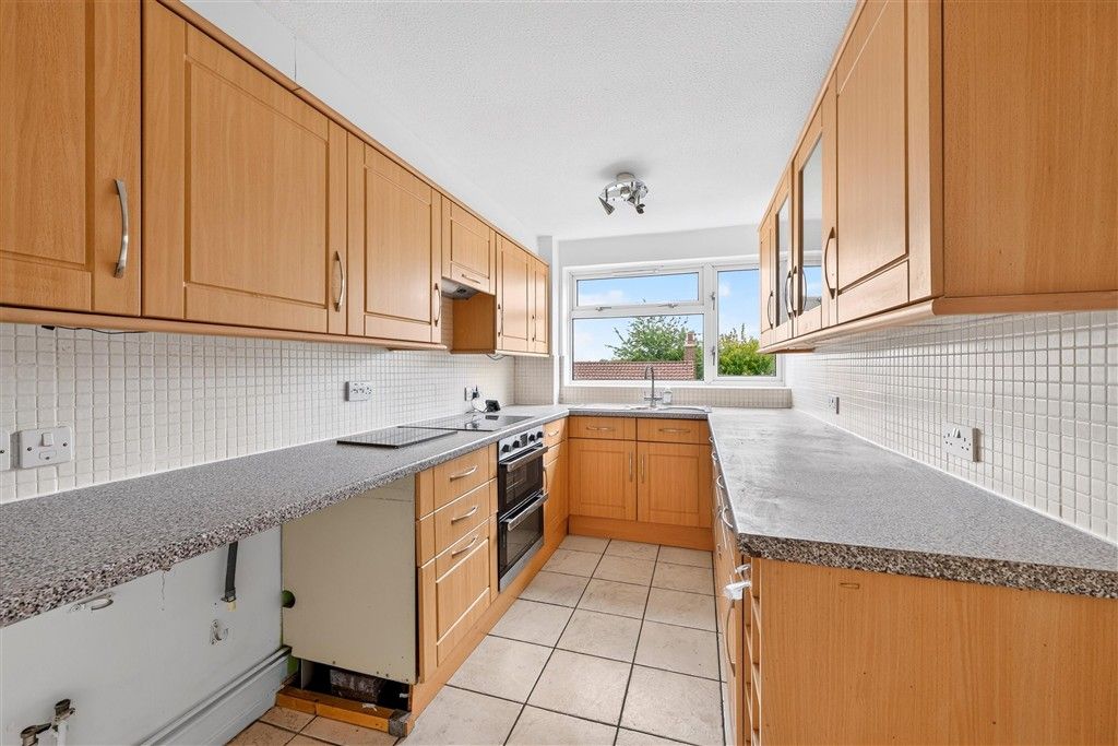 Property photo 3 of 11 Kitchen