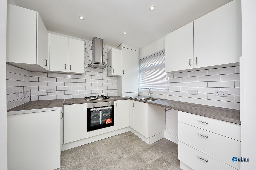 Property photo 3 of 16 Kitchen