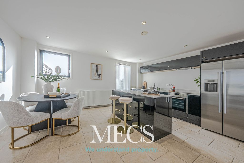 Property photo 2 of 20 5221873