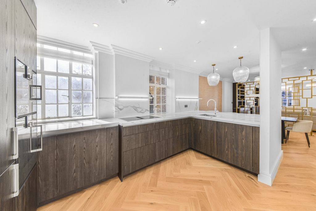 Property photo 3 of 19 Curzon Street