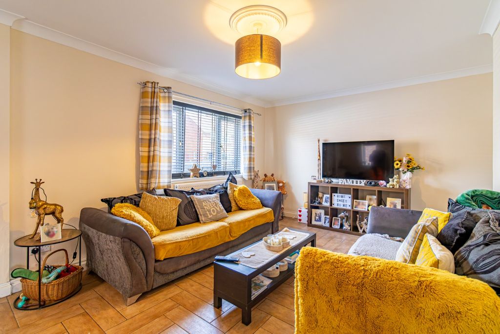 Property photo 2 of 15 3906014