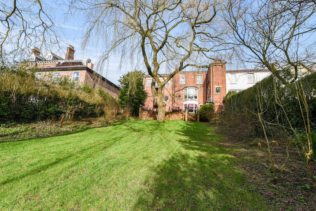 Property photo 3 of 28