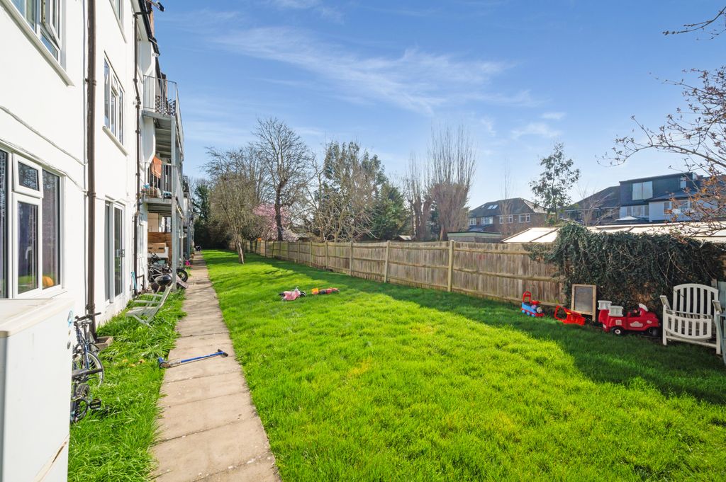 Property photo 3 of 17 Picture No. 16