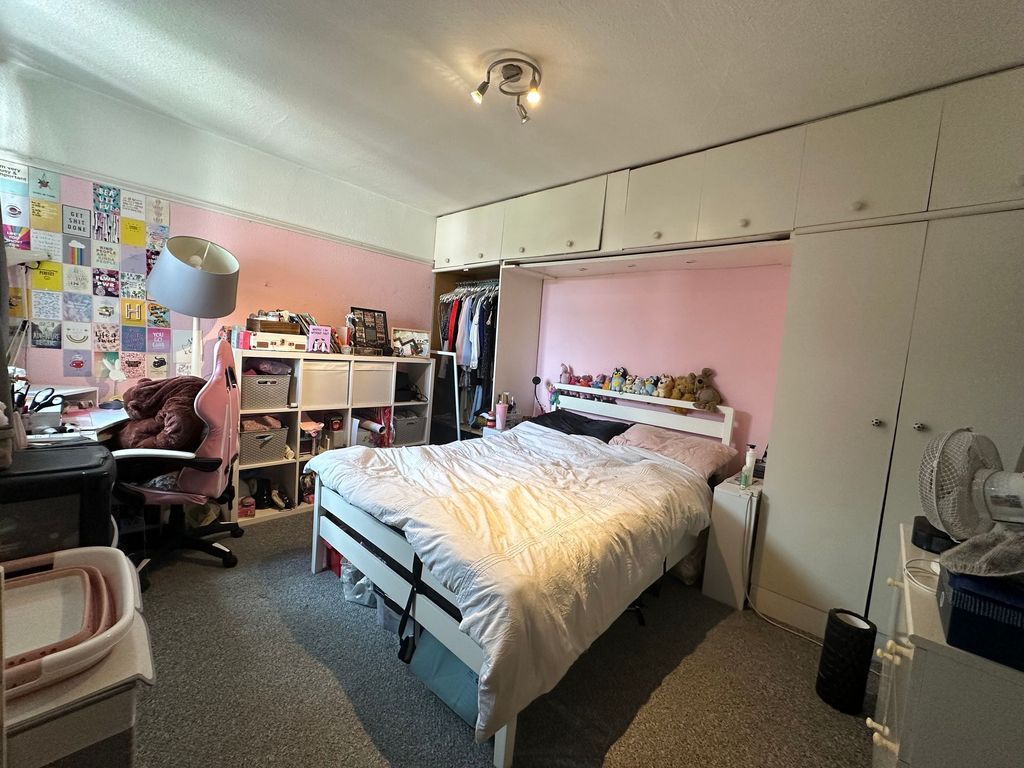 Property photo 3 of 8 Main Bedroom