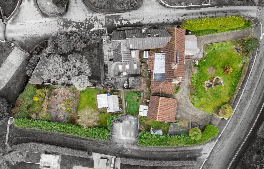 Property photo 3 of 27