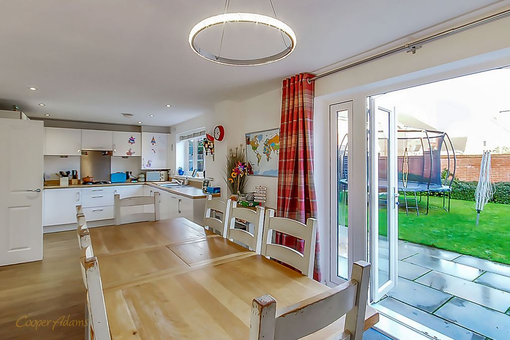 Property photo 2 of 16 Kitchen/Breakfast Room