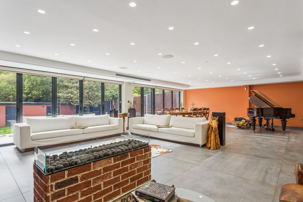 Property photo 2 of 18