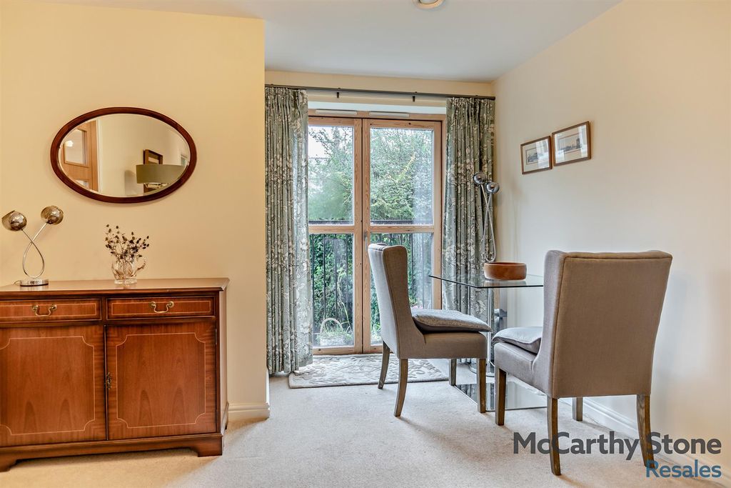 Property photo 3 of 17 Living Room