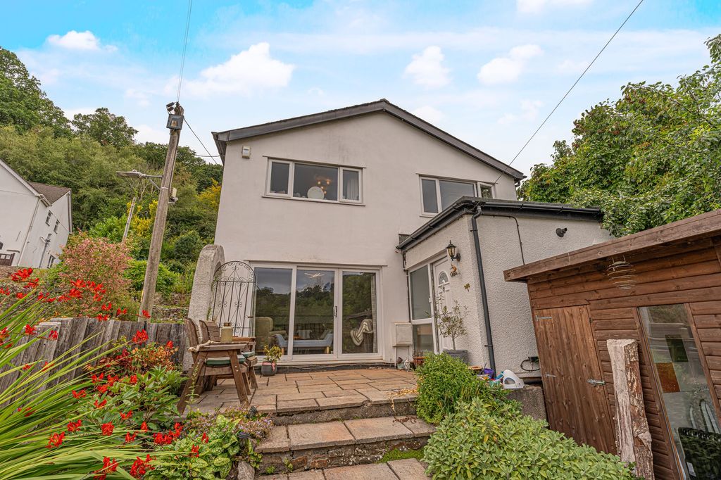 Property photo 1 of 42