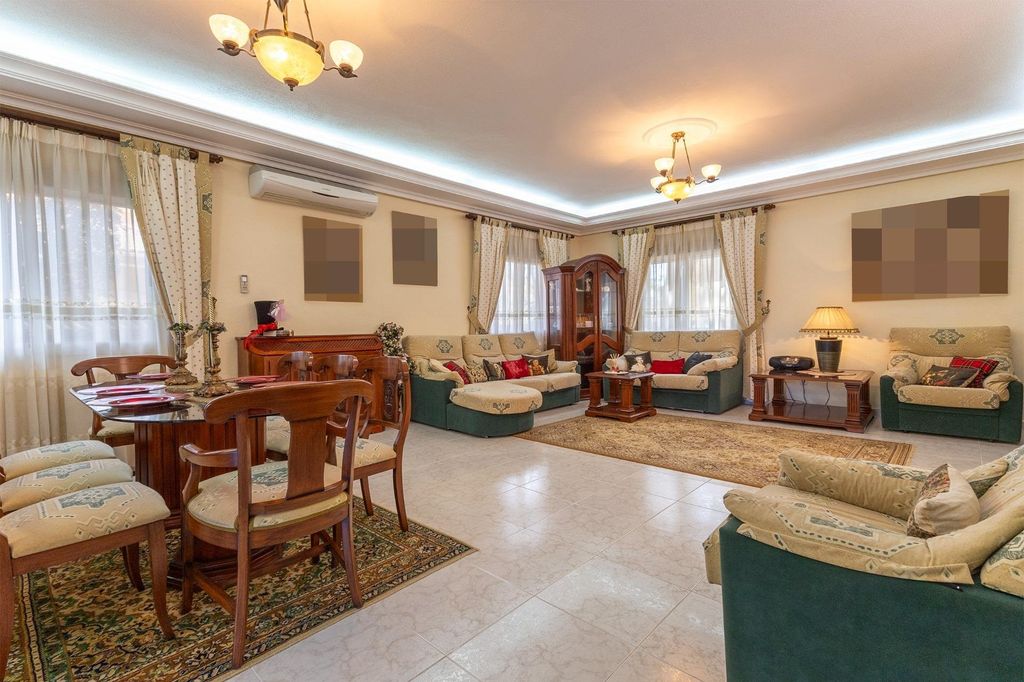 Property photo 2 of 46