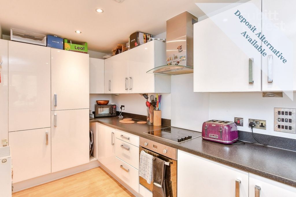 Property photo 3 of 17 Kitchen