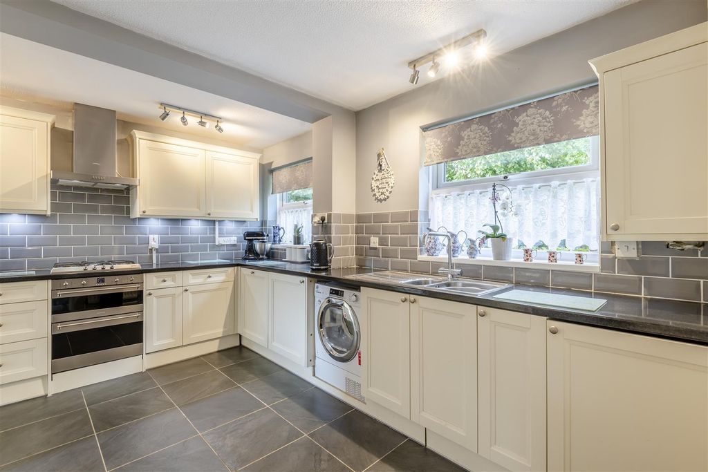 Property photo 3 of 21 8662394-Interior12.Jpg